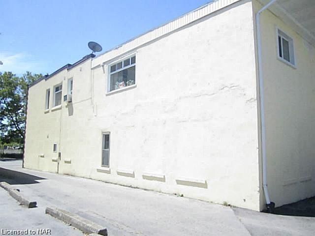 2nd image of 35 Ontario Rd
