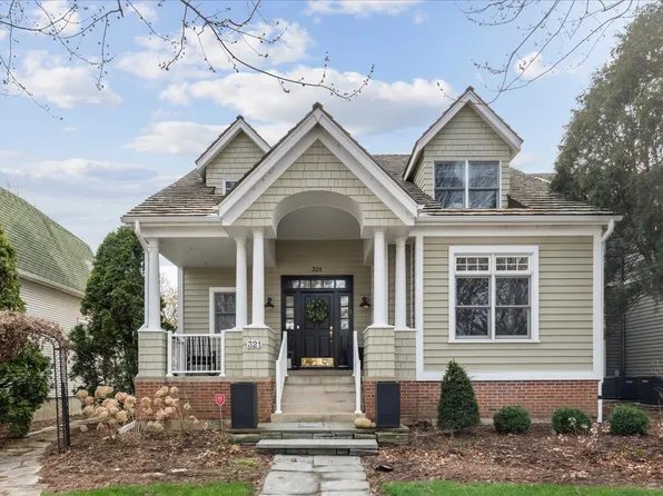 321 Granby Rd, Lake Forest, IL 60045