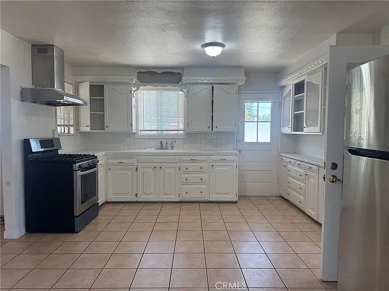 758 W Longden Ave — Photo 13