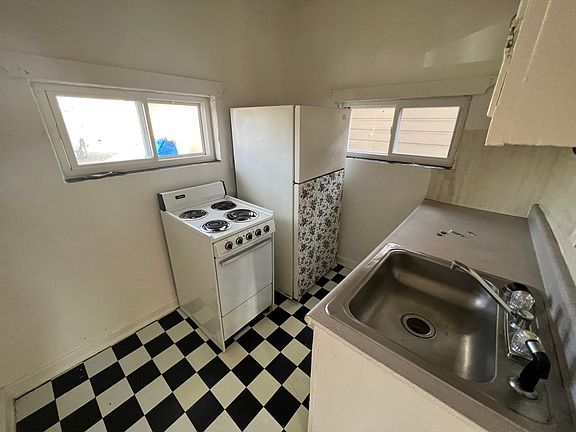 2nd image of 1206 W White Oak St #3