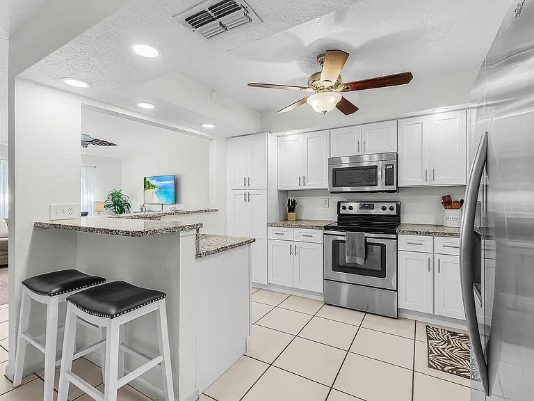 2541 SW 38th Ter — Photo 5