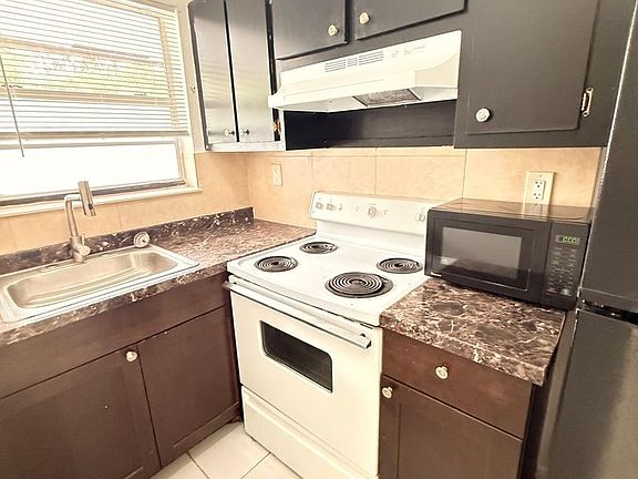 3rd image of 2216 Johnson St APT 5