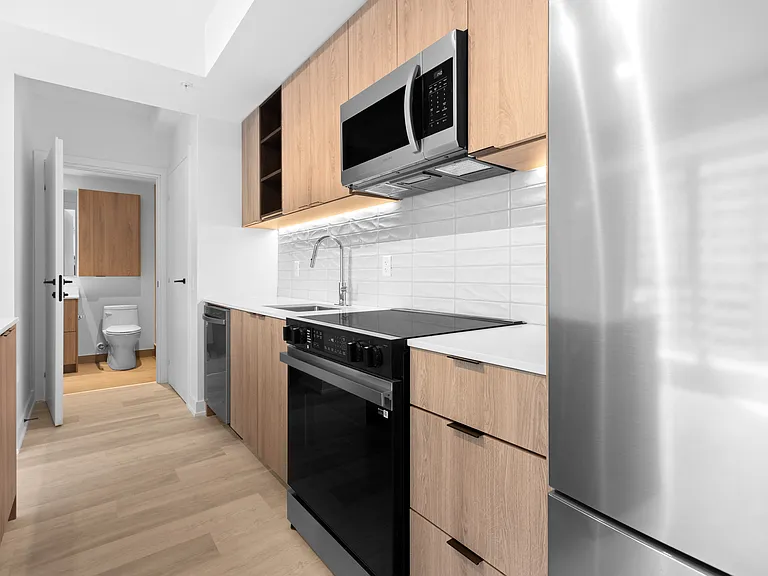 391 Slater St — Photo 16