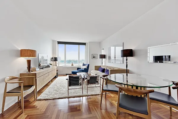 Sold by Nest Seekers International | media 17