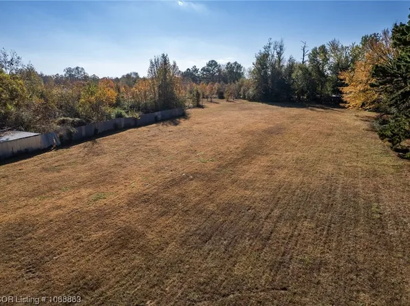 Spradling Ave, Fort Smith, AR 72904