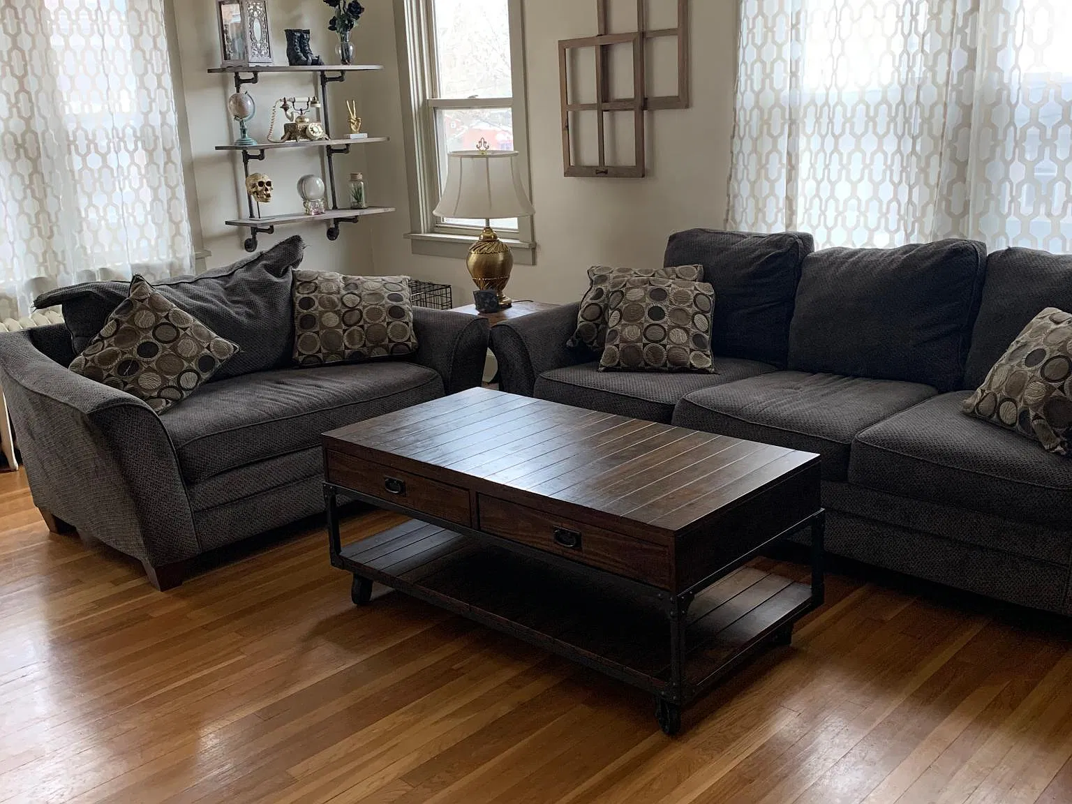 3 bed, 1000 sqft, $1,600 — Photo 2