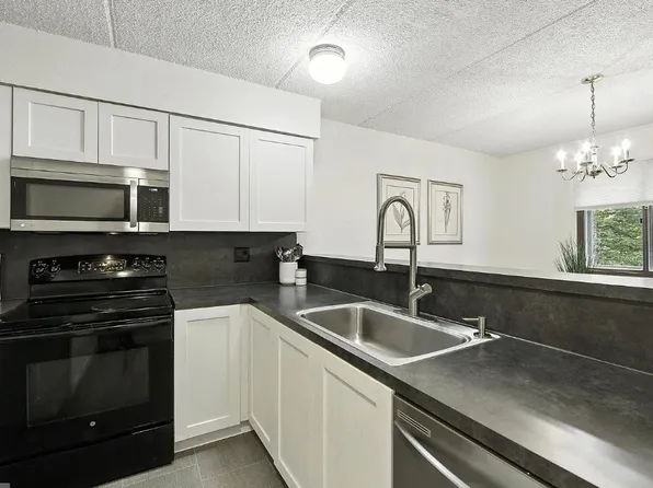 200 Winding Way #J-15, Downingtown, PA 19335