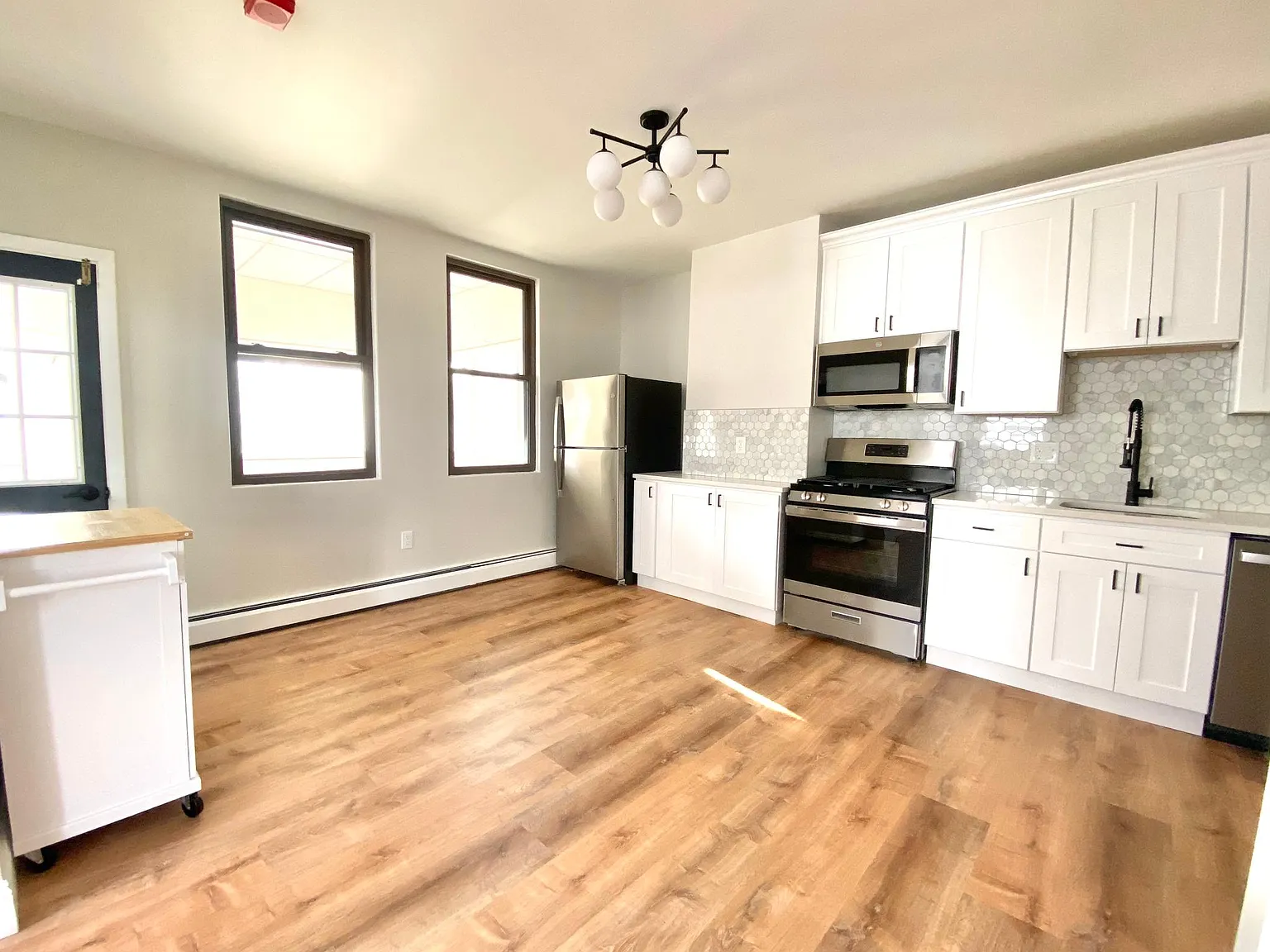 217 Saratoga St — Photo 4