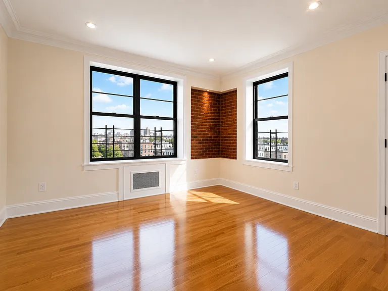 3489 Broadway #26 — Photo 3