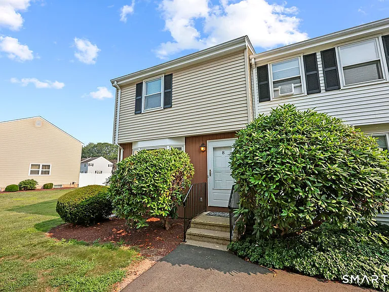 8 Allspice Ln #8 — Photo 2