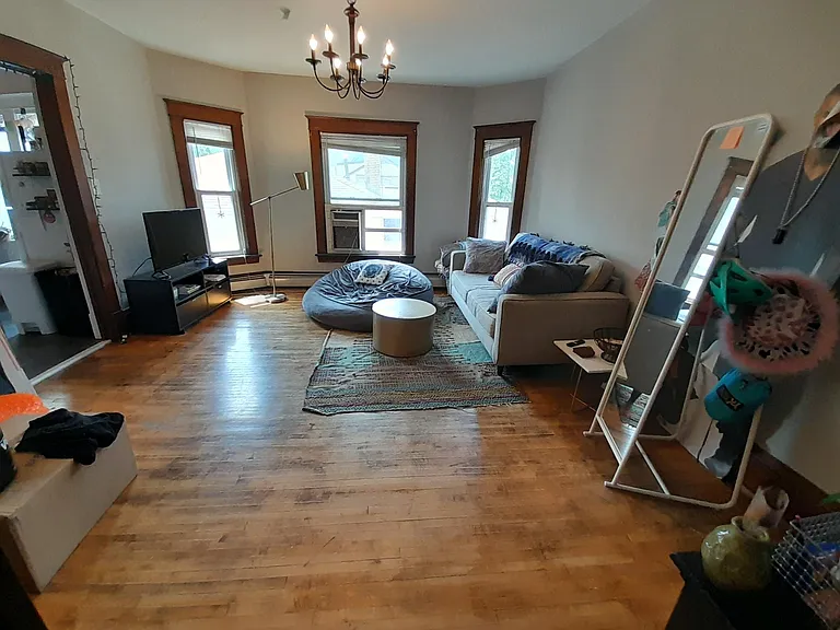 2-1323 4th St NE #2 — Photo 4