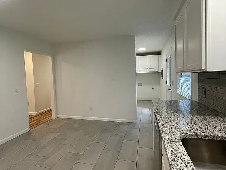 131 N Fairwood Ave — Photo 7