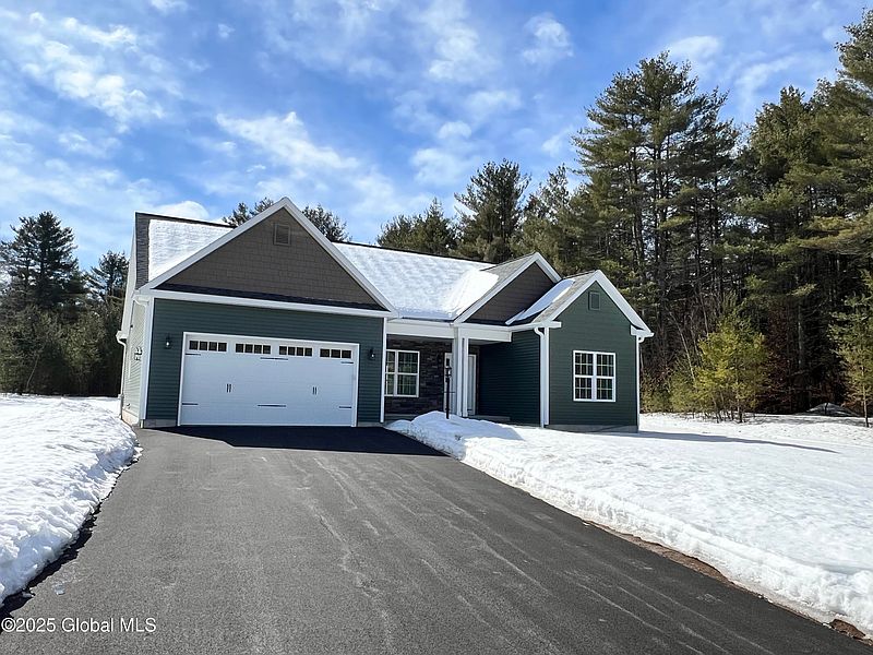 2nd image of 8 Schaffer Brook Lane