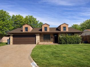 5717 NW Cedarwood Dr, Lawton, OK 73505