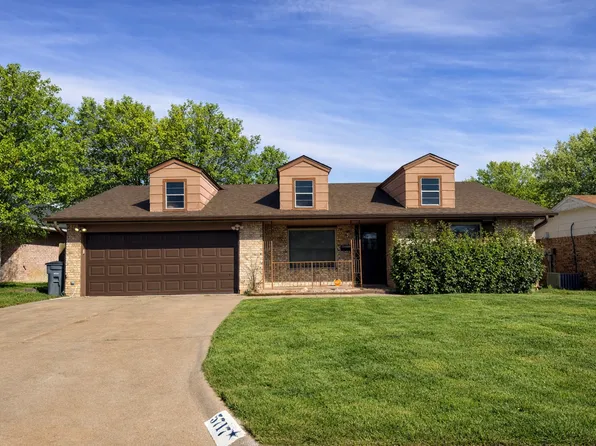 5717 NW Cedarwood Dr, Lawton, OK 73505