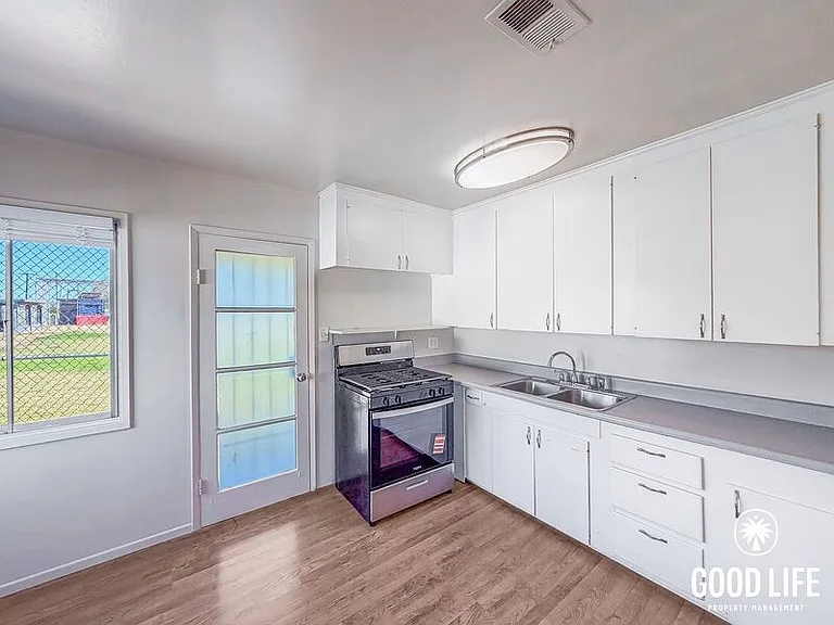 3895 King St — Photo 4