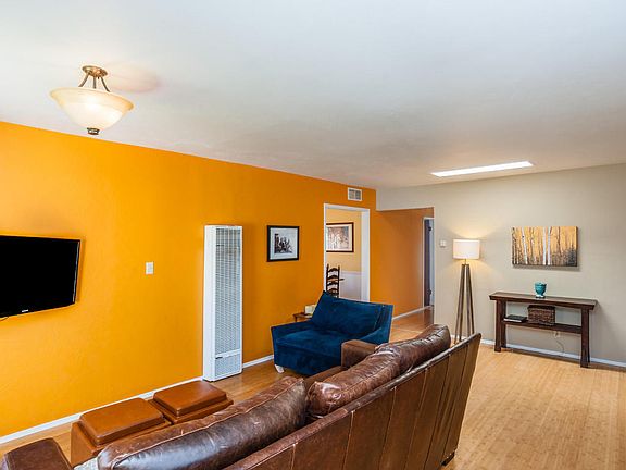 4th image of 6224 Hannett Ave NE