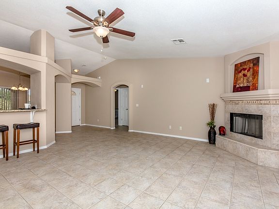 5th image of 3279 Daytona Ave