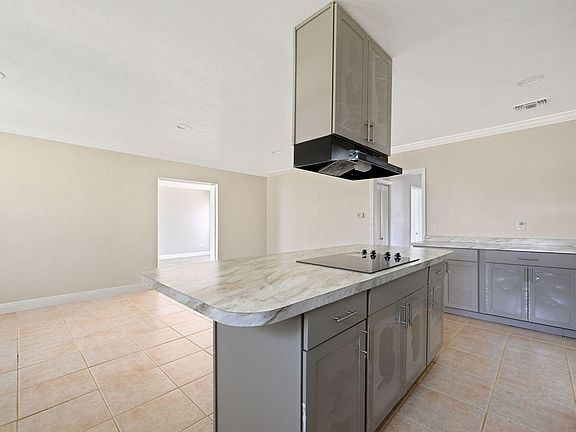4th image of 308 NW Avenue H Place