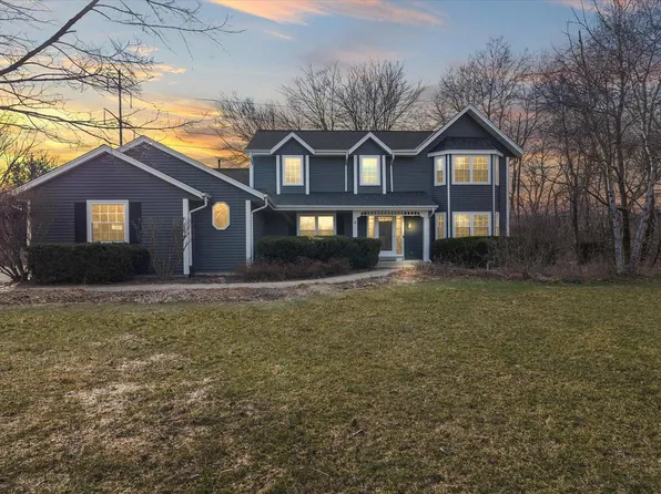 663 Martin DRIVE, Cedarburg, WI 53012