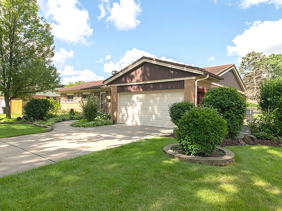 2nd image of 908 Leahy Cir