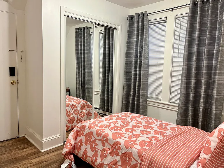 43-45 Jackson Ave #3 — Photo 18