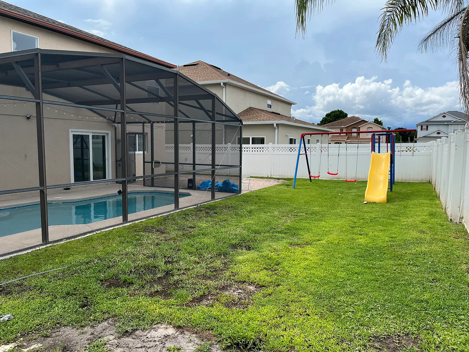 5 bed, 2.5 bath, 2907 sqft, $3,200 — Photo 2