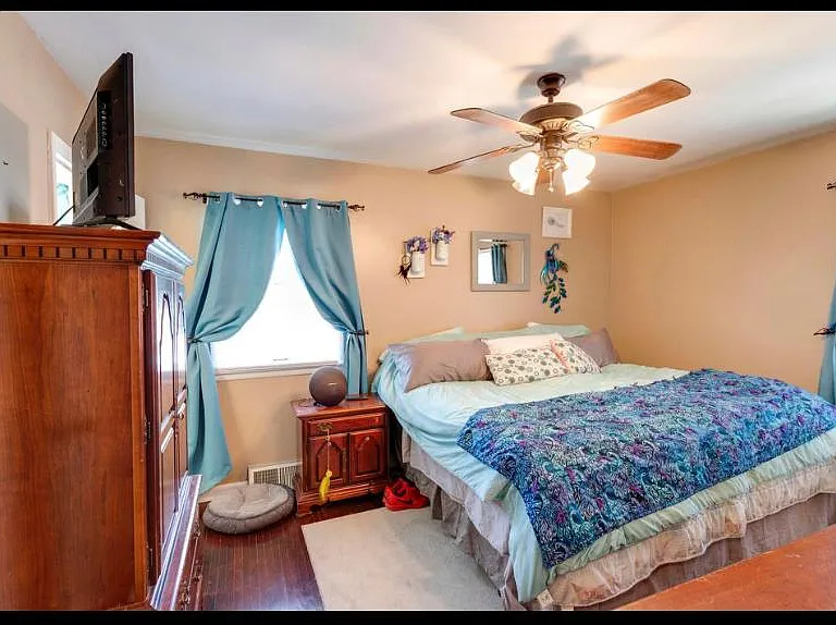 1724 N Meadow Rd — Photo 5