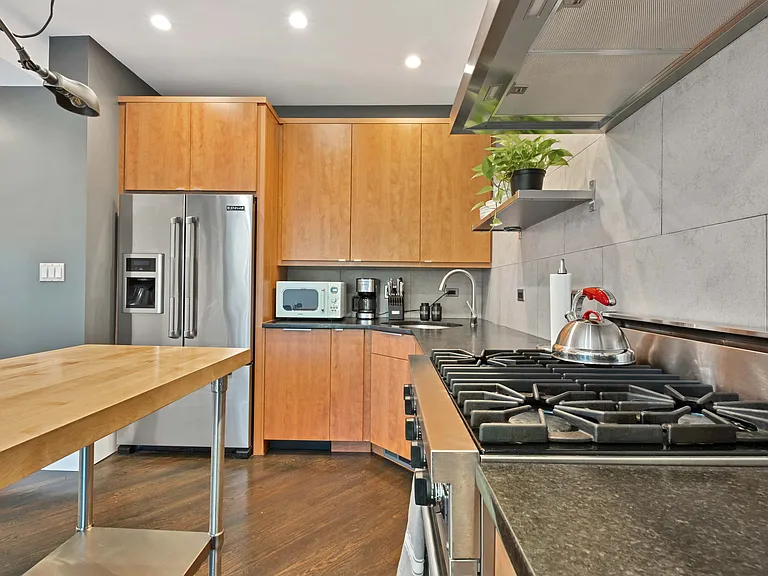 1738 N Hoyne Ave — Photo 31