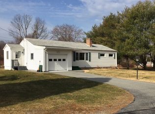 30 Deerfield Rd, Waterford, CT 06385