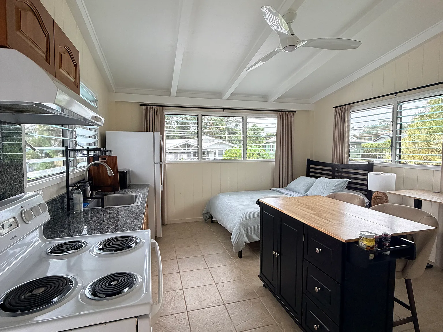 Studio, 300 sqft, $1,600 — Photo 1