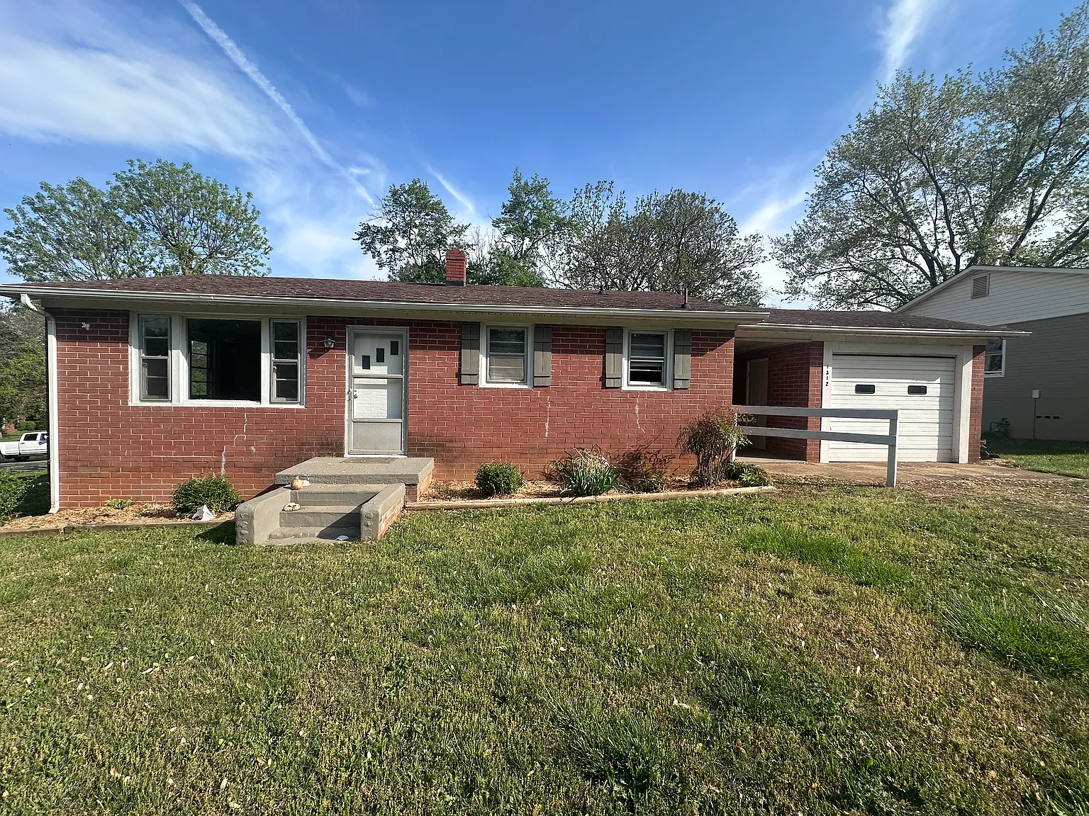 3 bed, 1080 sqft, $1,450 — Photo 1