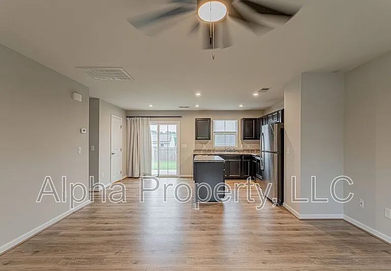 10 Torrington Dr — Photo 2