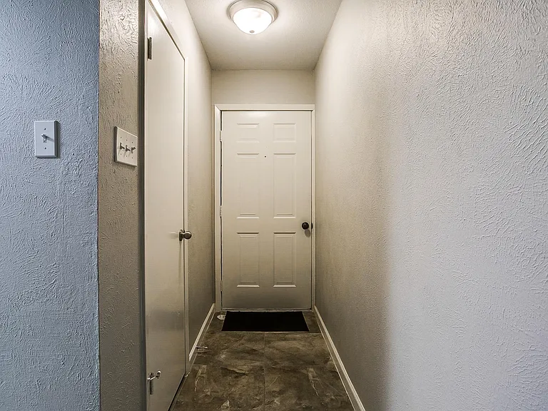 512 Stallion Ln — Photo 16