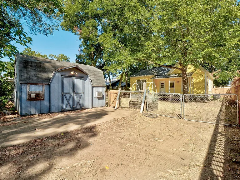 304 Olive St — Photo 26