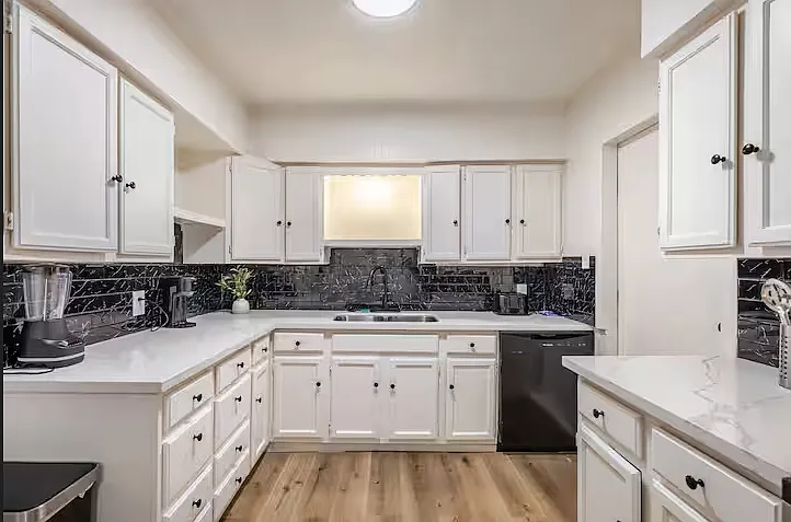 4214 Howcher St — Photo 14