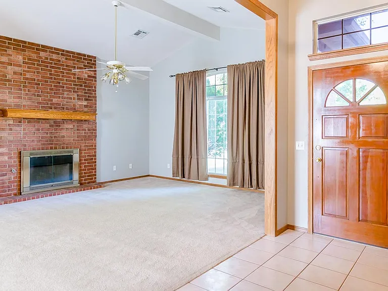 211 Oakdale Dr — Photo 22