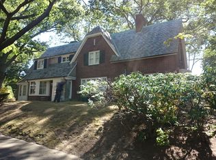 326 Reservoir Rd, Chestnut Hill, MA 02467
