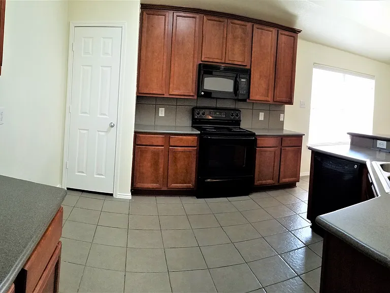 3708 Verde Dr — Photo 5