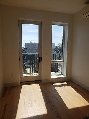 Rented by Lodger Corp | media 22