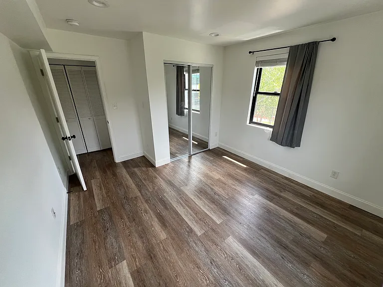 239 12th Pl NE #3 — Photo 17