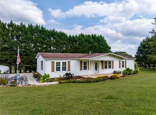 22 Sun Valley Ln, Taylorsville, NC 28681
