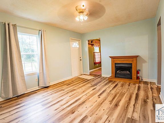 5th image of 41 Boxwood Ln