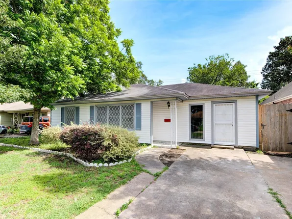 6919 Schiller St, Houston, TX 77055