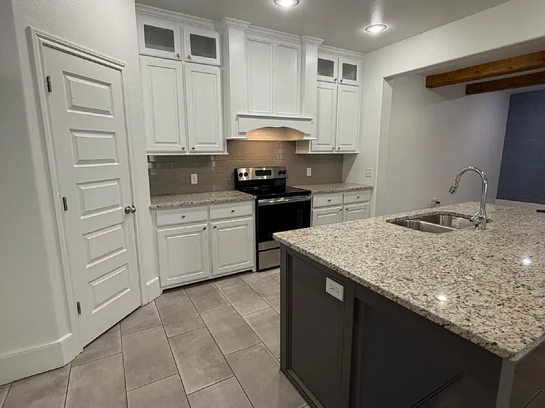 6303 73rd St #B — Photo 11