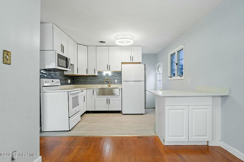 5th image of 44 Winnie Street