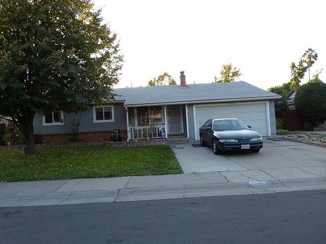 2nd image of 2443 Moraine Cir