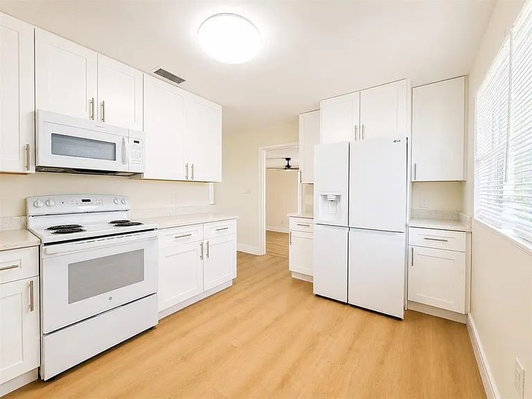 4409 W Trilby Ave — Photo 3