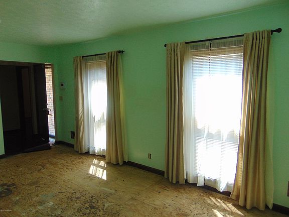 3rd image of 6404 Saint Thomas Ct