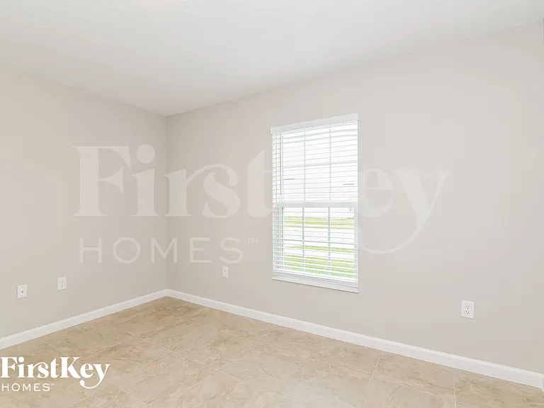 449 Earhart Dr — Photo 10